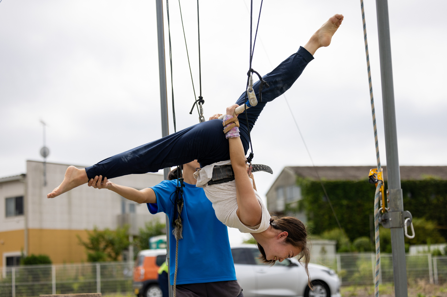 Prática de circo como atividade física em São Paulo com aéreos circenses, acrobacias e exercícios de força e flexibilidade no Brooklin.