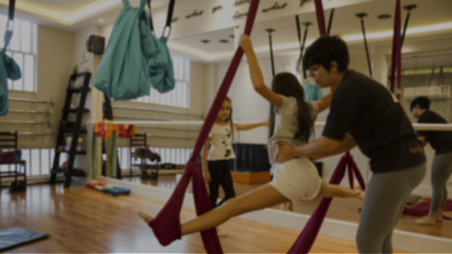 Escola de Pole Dance - Fama Circo